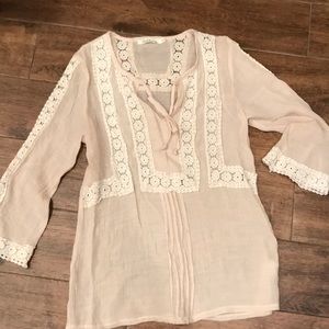 Solitaire boho mid length sleeve top.